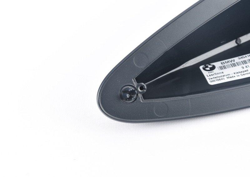 Пустой корпус антенны на крыше загрунт.