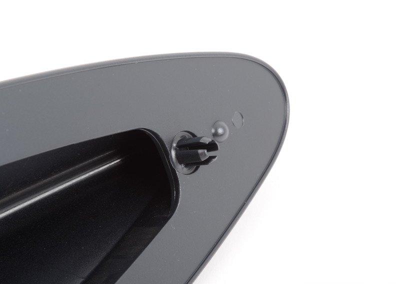 Пустой корпус антенны на крыше загрунт.