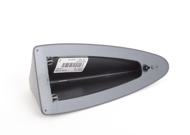 Пустой корпус антенны на крыше загрунт.