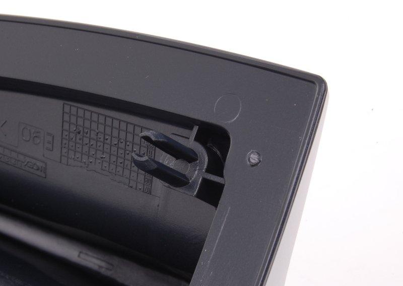 Пустой корпус антенны на крыше загрунт.