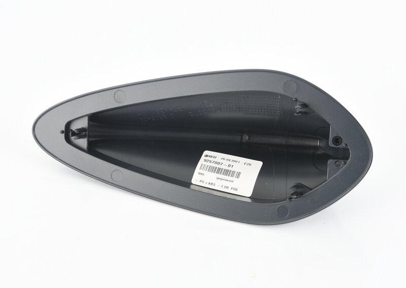 Пустой корпус антенны на крыше загрунт.