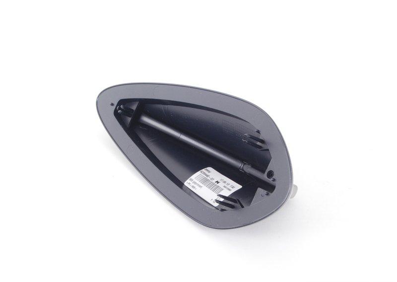 Пустой корпус антенны на крыше загрунт.