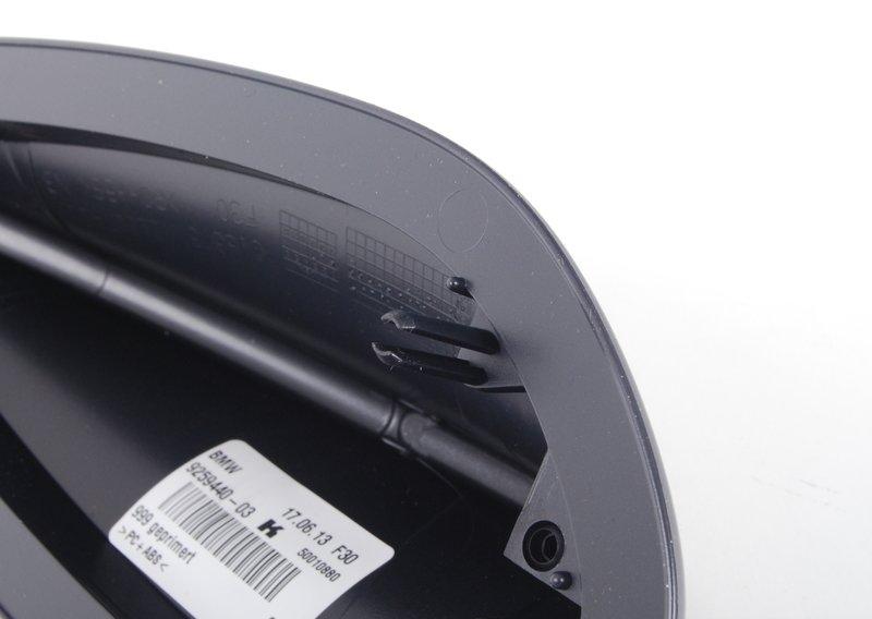 Пустой корпус антенны на крыше загрунт.