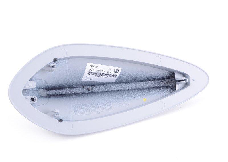 Пустой корпус антенны на крыше загрунт.