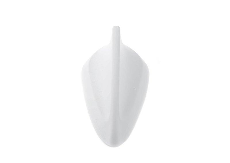 Пустой корпус антенны на крыше загрунт.