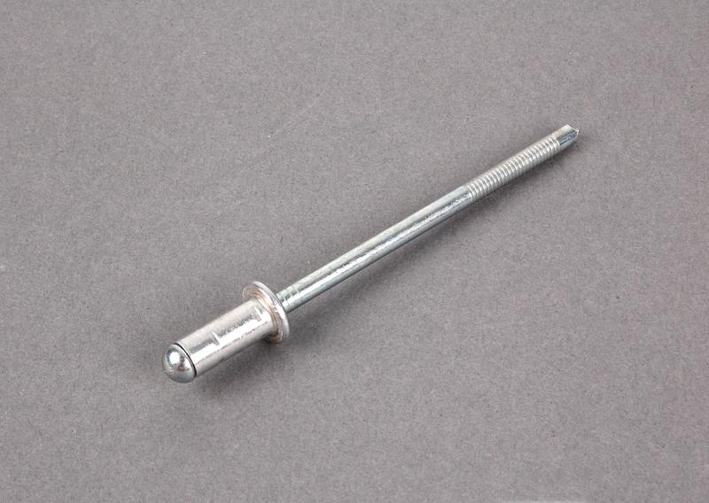 Глухая заклепка