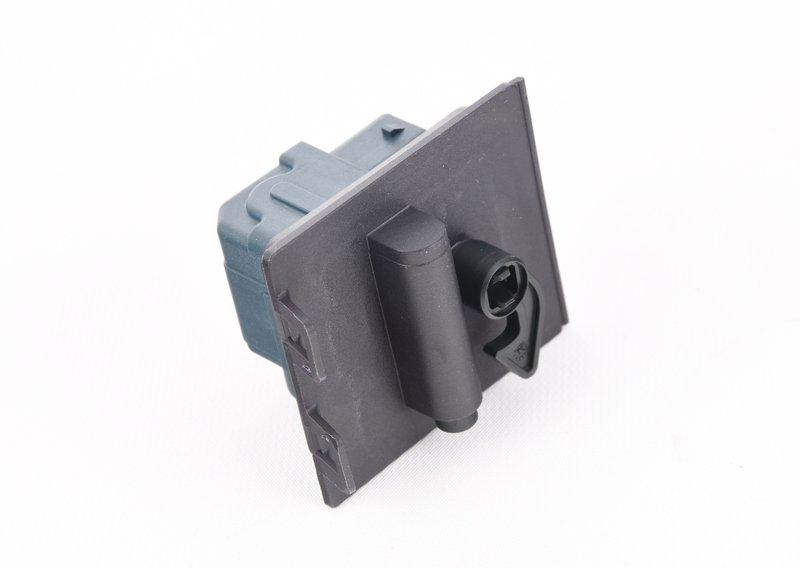 Сервопривод крышки разъема для зарядки