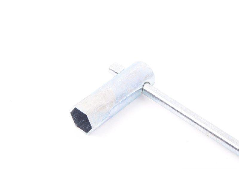 Торцевой ключ для аварийного колеса