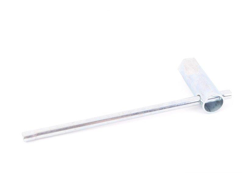 Торцевой ключ для аварийного колеса