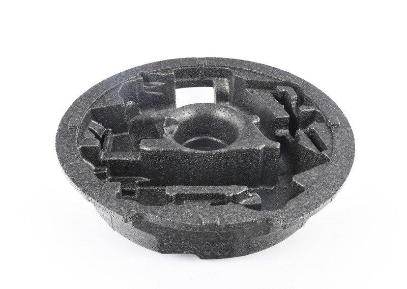 Место для хранения аварийного колеса