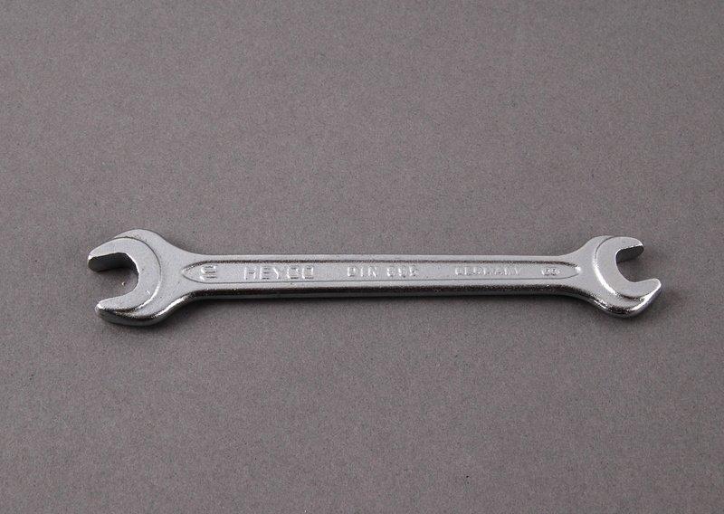 Рожковый гаечный ключ двусторонний