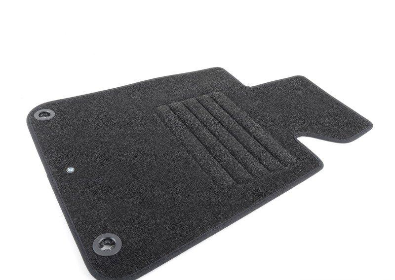 Ножные коврики для подерж.автомобилей.