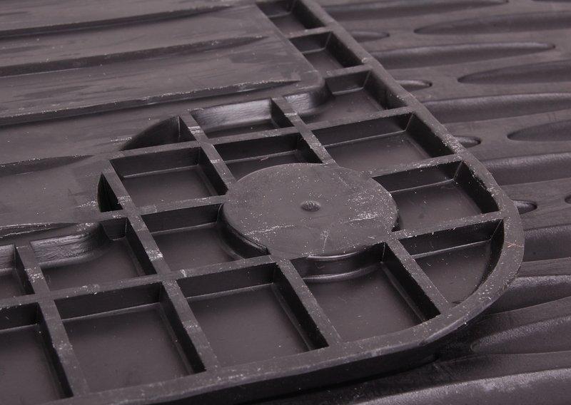 E46 Комплект резиновых ковриков Пд (SCHWARZ)