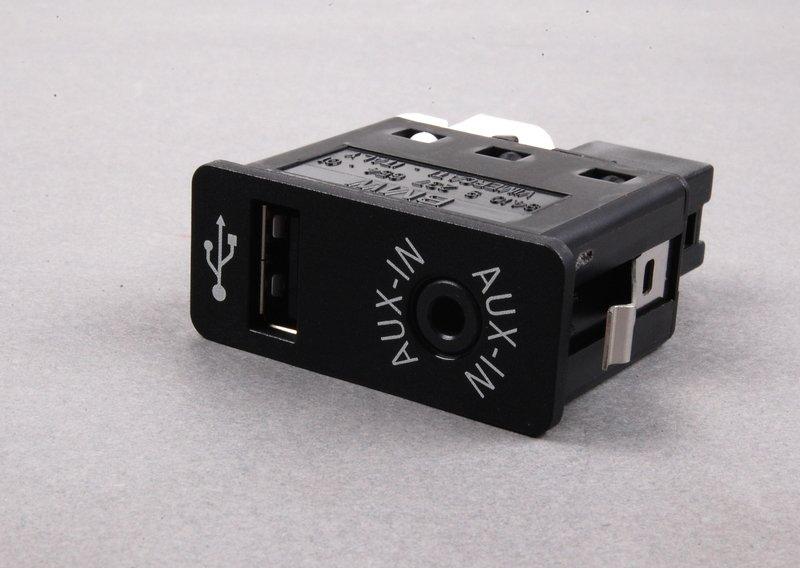 Гнездо USB с AUX переключаемое