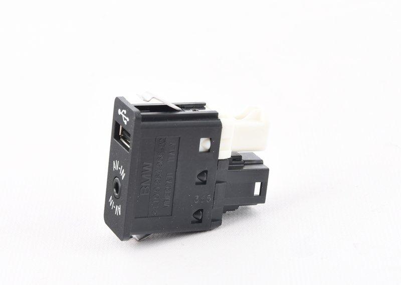 Разъем AUX-In/USB